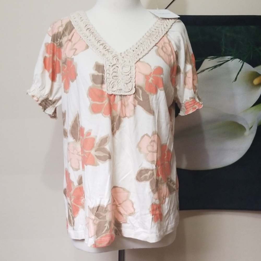 NWT Croft & Barrow V Neck Floral Tshirt